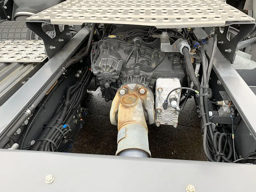 Renault Kerax 440 DXI 6x6 Tractor Head 11