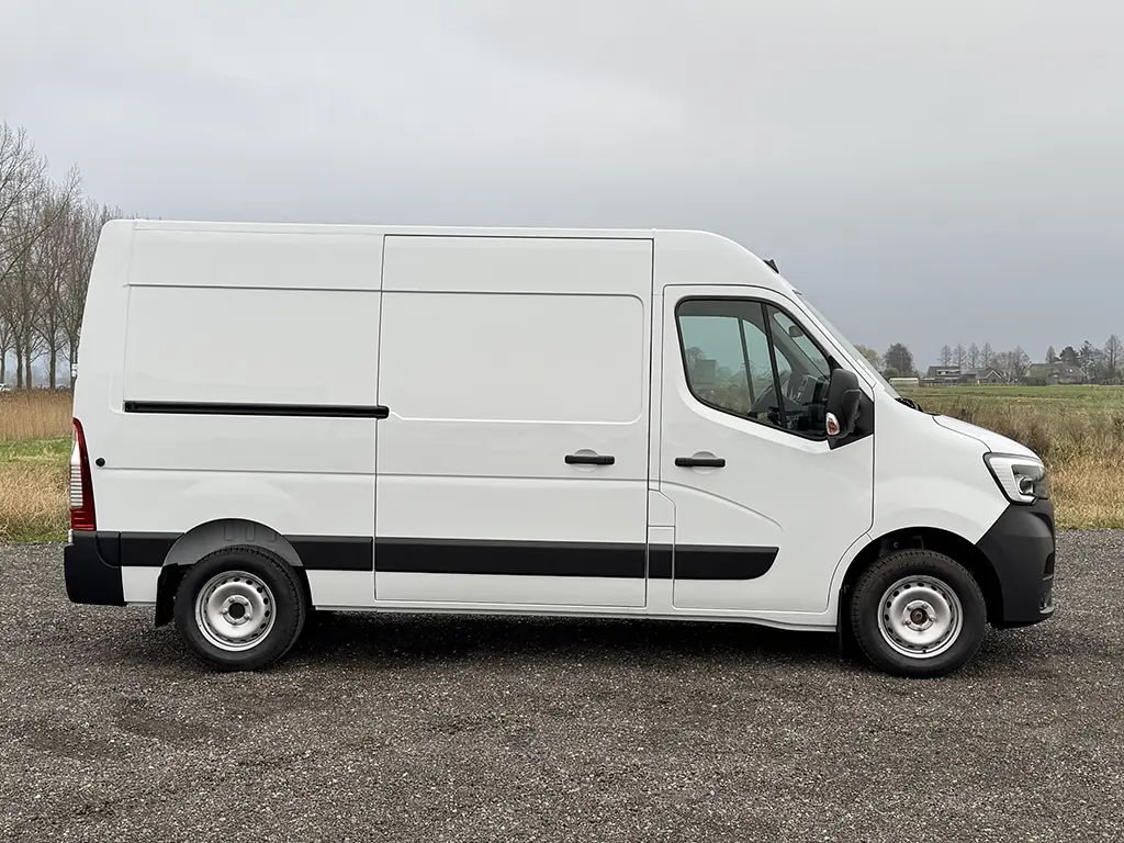 Renault Master L2H2 4x2 Closed Van 5