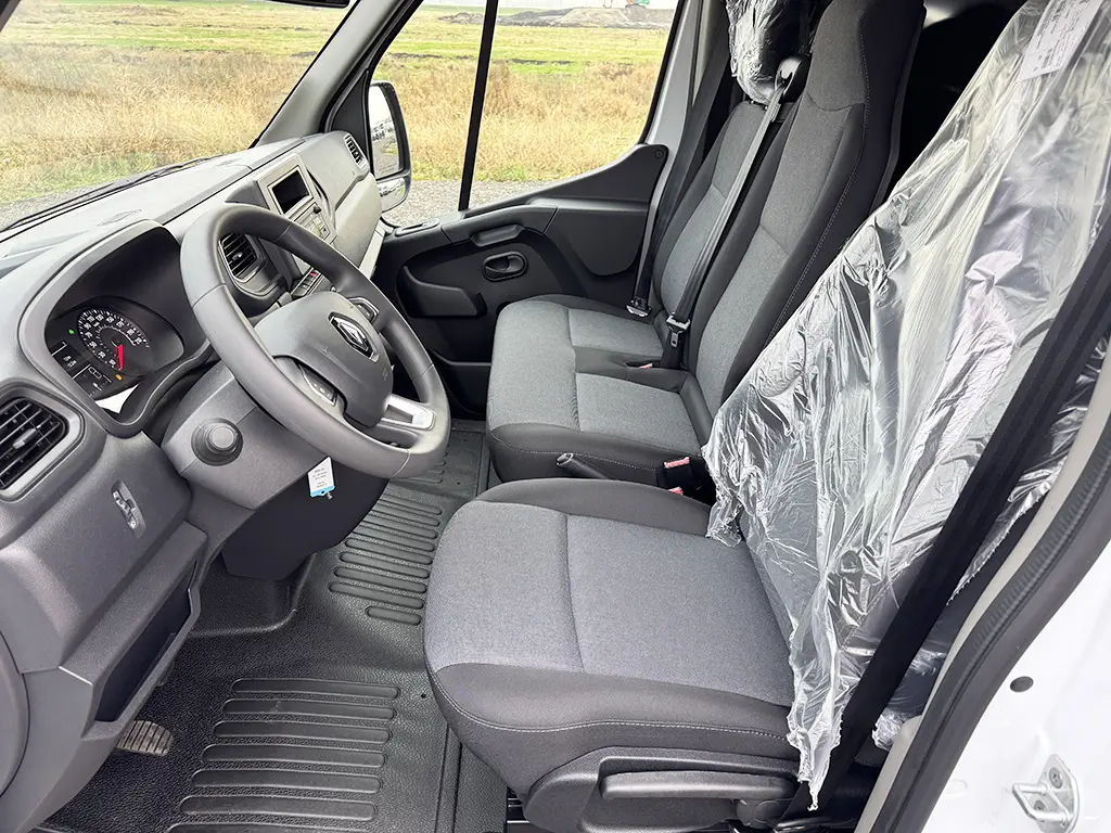 Renault Master L2H2 4x2 Closed Van 7