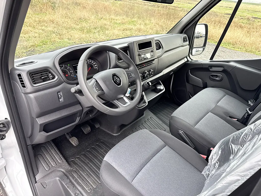 Renault Master L2H2 4x2 Closed Van 8