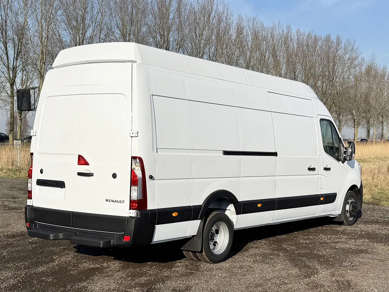 Renault Master L4H3 4x2 Closed Van 2