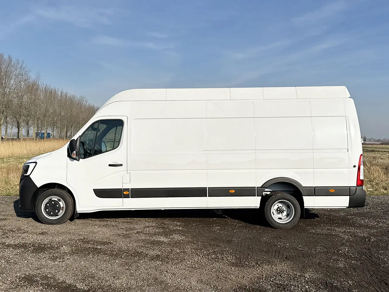 Renault Master L4H3 4x2 Closed Van 7