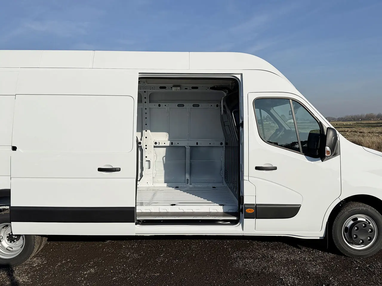 Renault Master L4H3 4x2 Closed Van 13