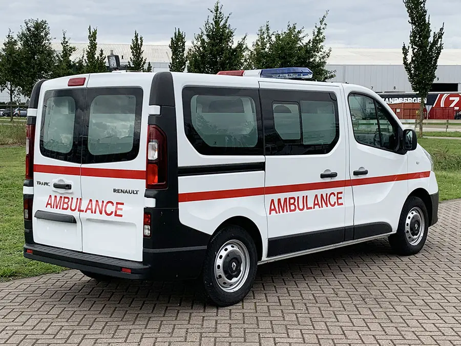 Renault Trafic dCi 120 L1H1 Ambulance fourgon 4x2 6