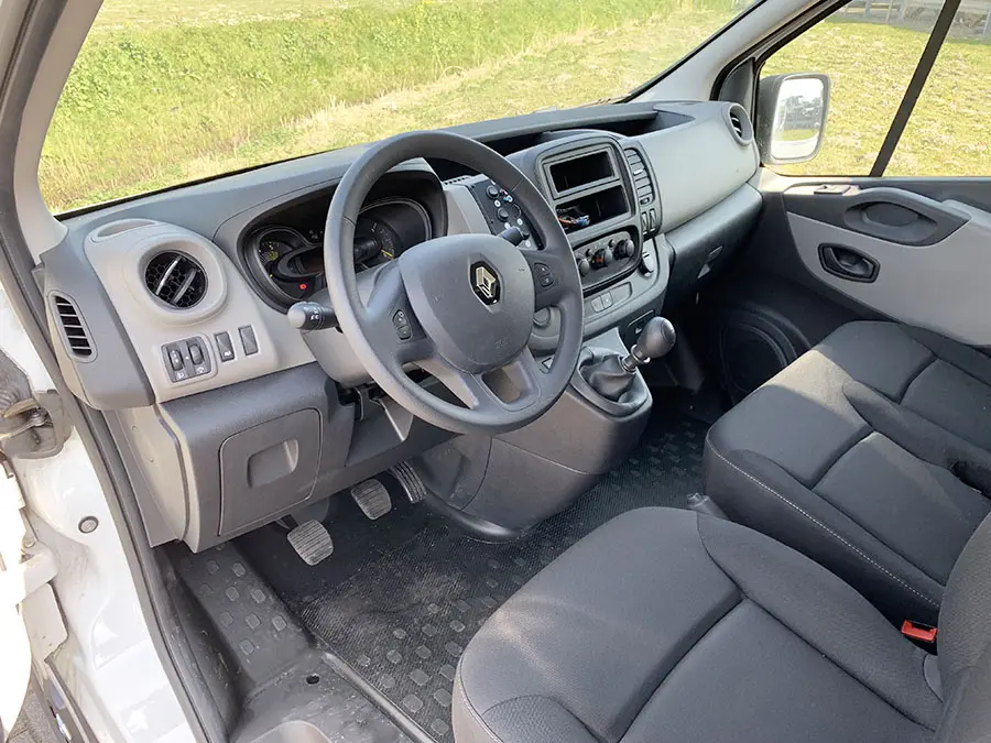 Renault Trafic dCi 120 L1H1 4x2 Ambulance Van 7