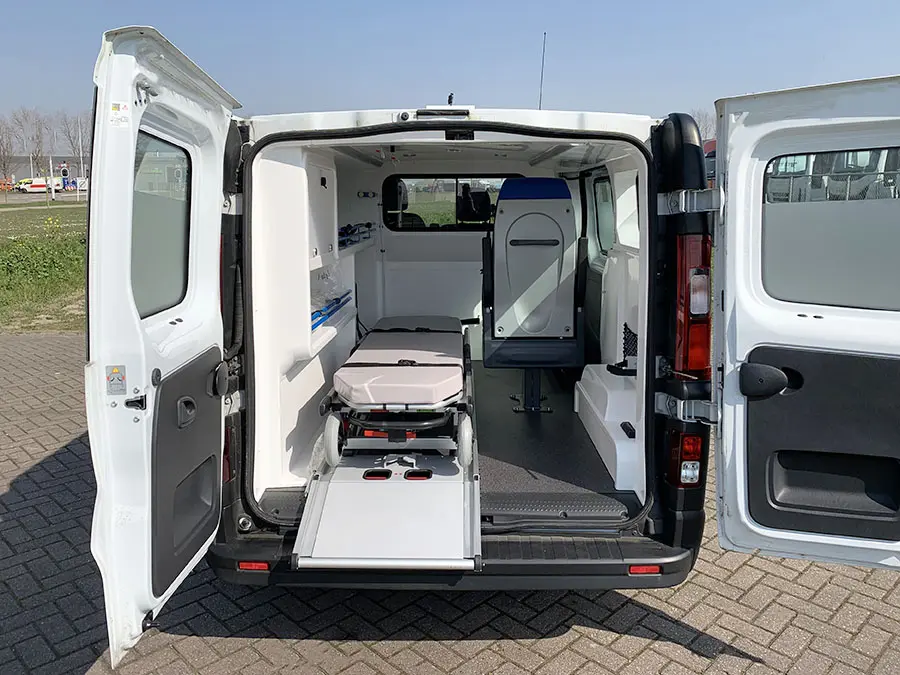 Renault Trafic dCi 120 L1H1 4x2 Ambulance Van 11