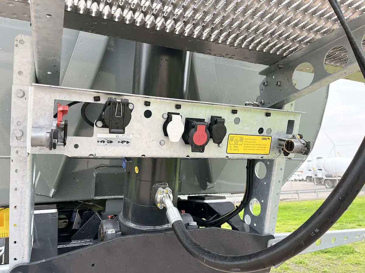 Schmitz Cargobull SKI 24 4-Axle Tipper Trailer 7