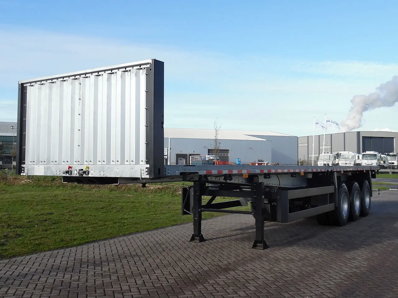 Schmitz SHD 40ft 3-Axle Flatbed Trailer with Twistlock 1