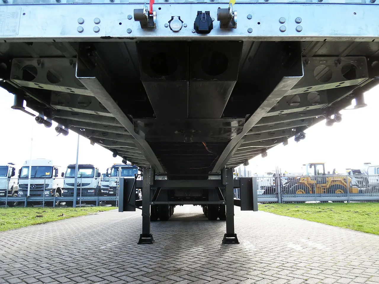 Schmitz SHD 40ft 3-Axle Flatbed Trailer with Twistlock 8