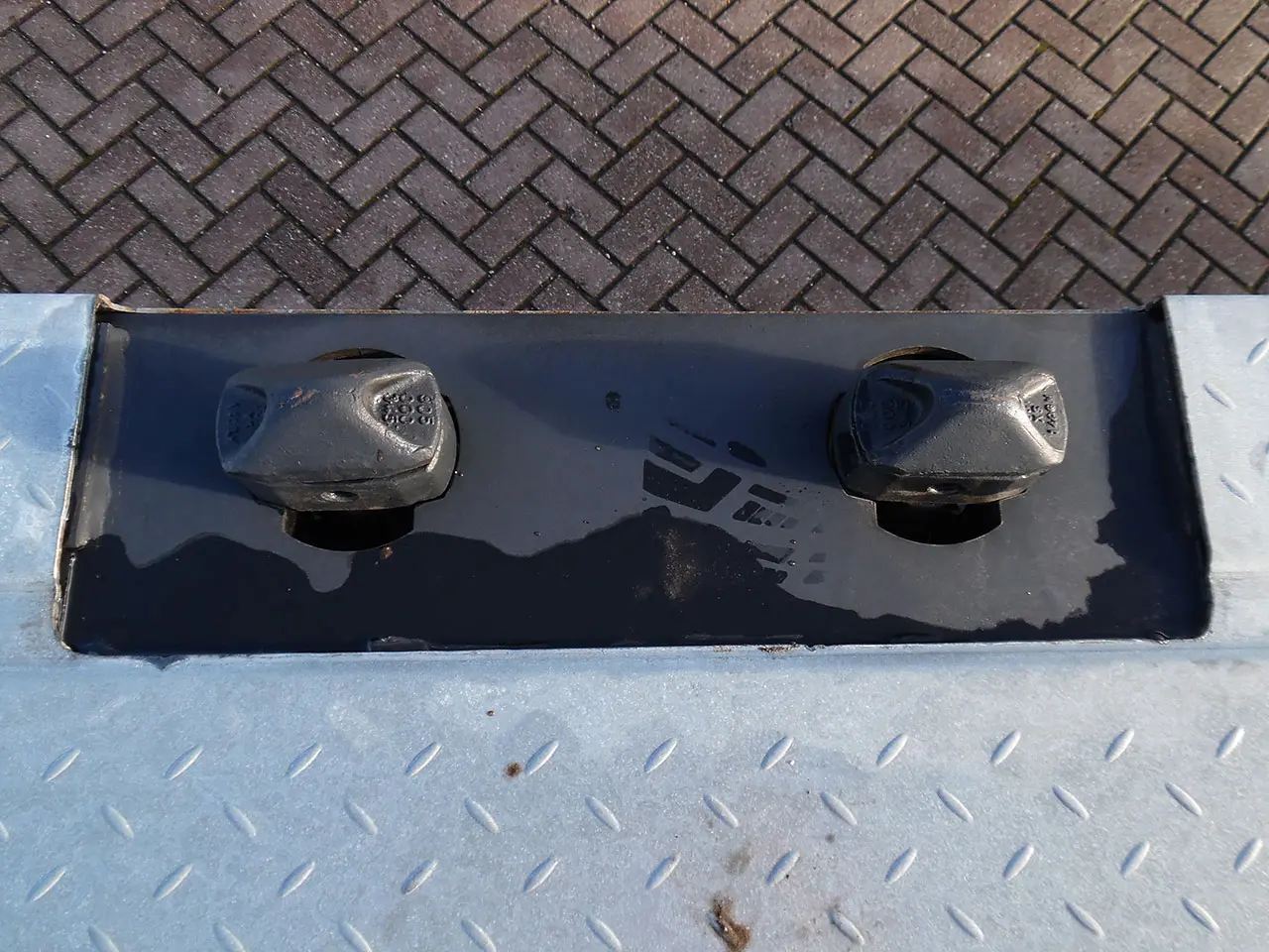 Schmitz SHD 40ft 3-Axle Flatbed Trailer with Twistlock 13