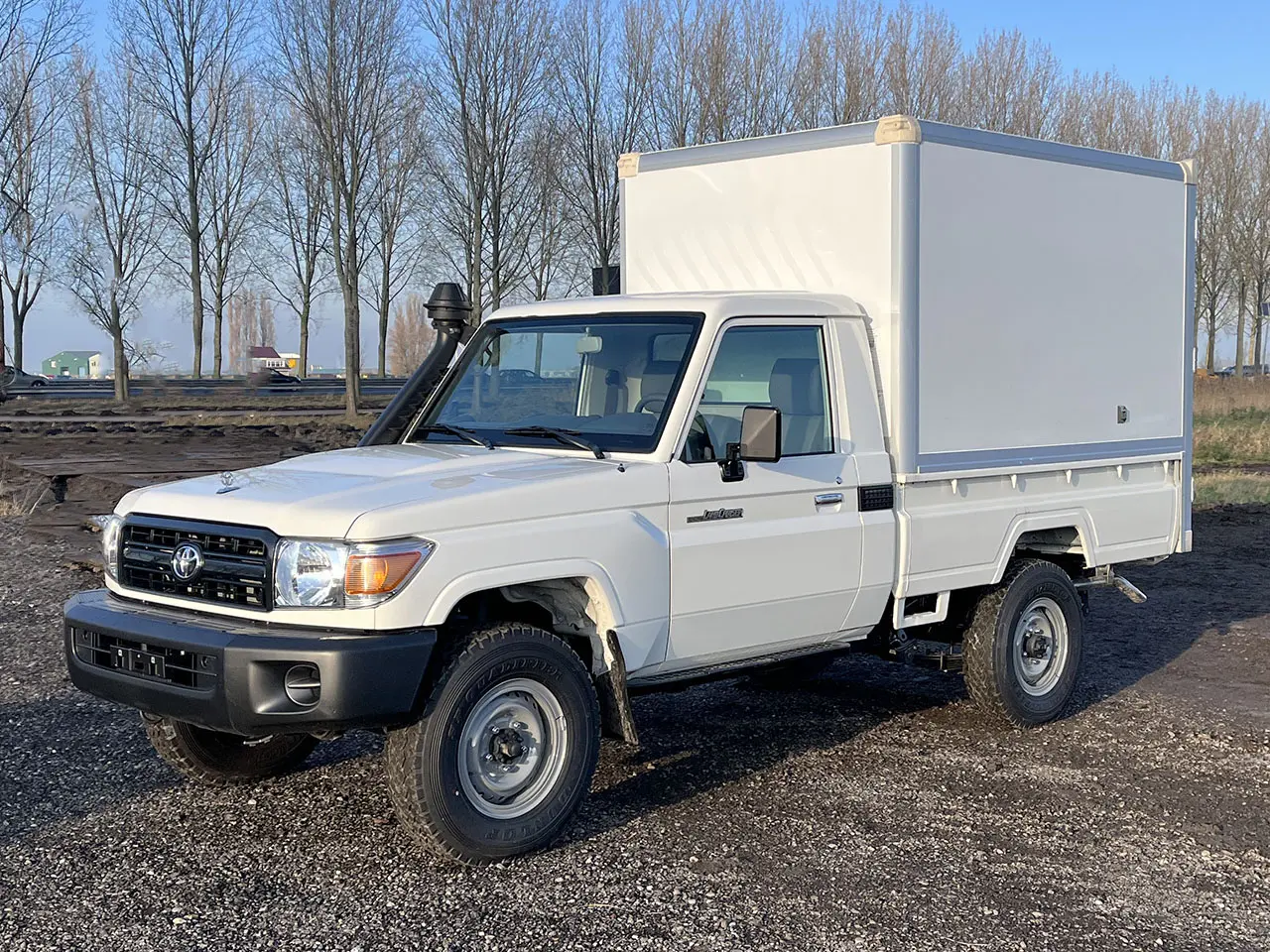 Toyota Land Cruiser HZJ79 C24 4x4 Closed box vehicle