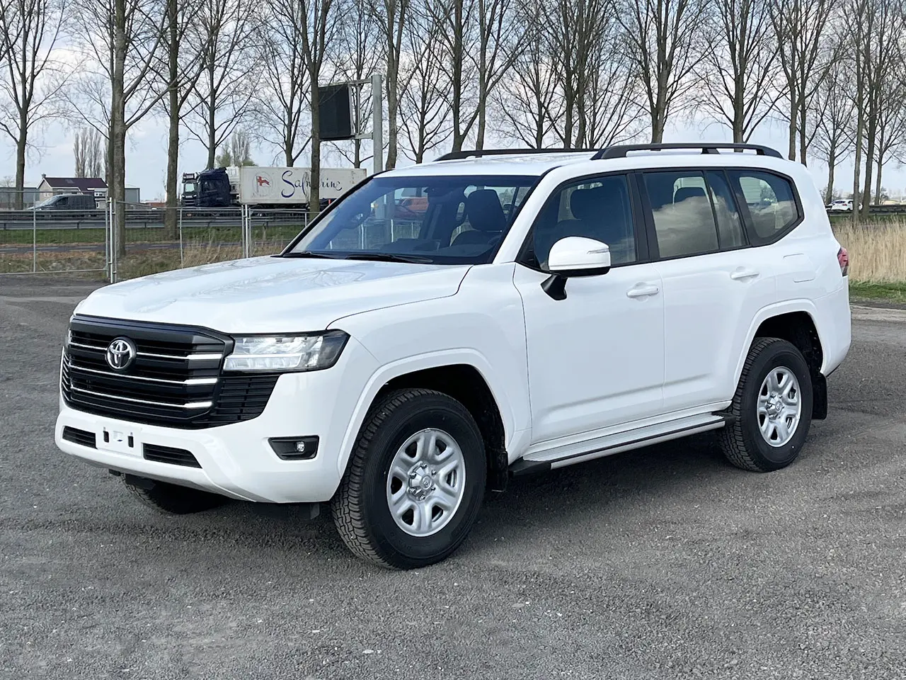 Toyota Land Cruiser 300 GX.R C07 4x4 Sports Utility Vehicle (SUV)