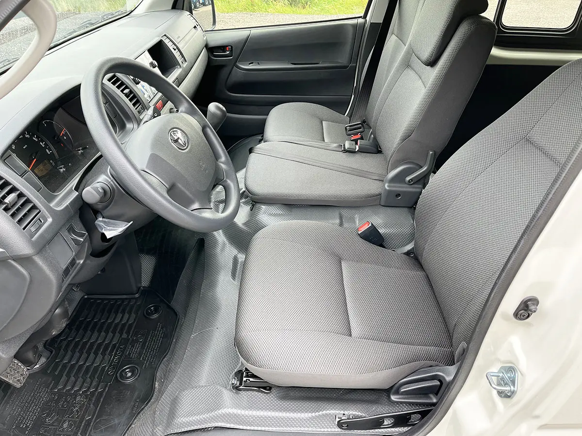 Toyota Hiace GL High Roof 4x2 Mini Bus 7