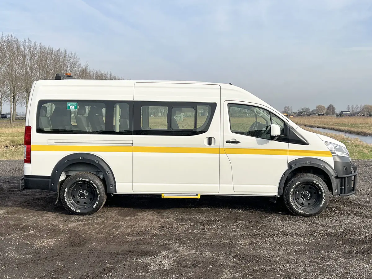 Toyota Hiace GL High Roof Mini bus 4x4 5