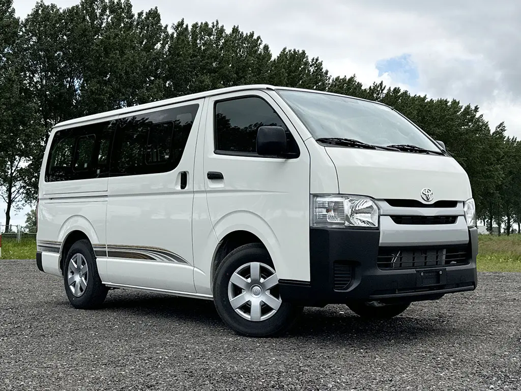 Toyota Hiace Standard 4x2 Mini bus 4