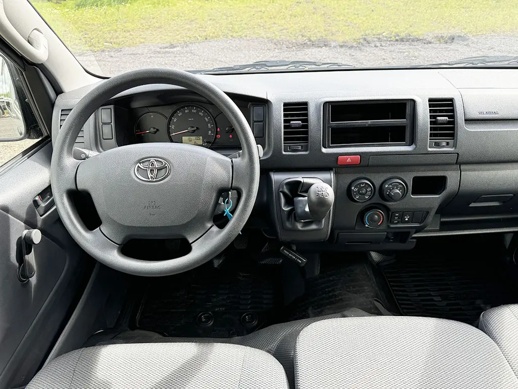 Toyota Hiace Standard 4x2 Mini Bus 9