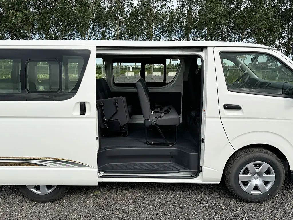 Toyota Hiace Standard 4x2 Mini bus 10