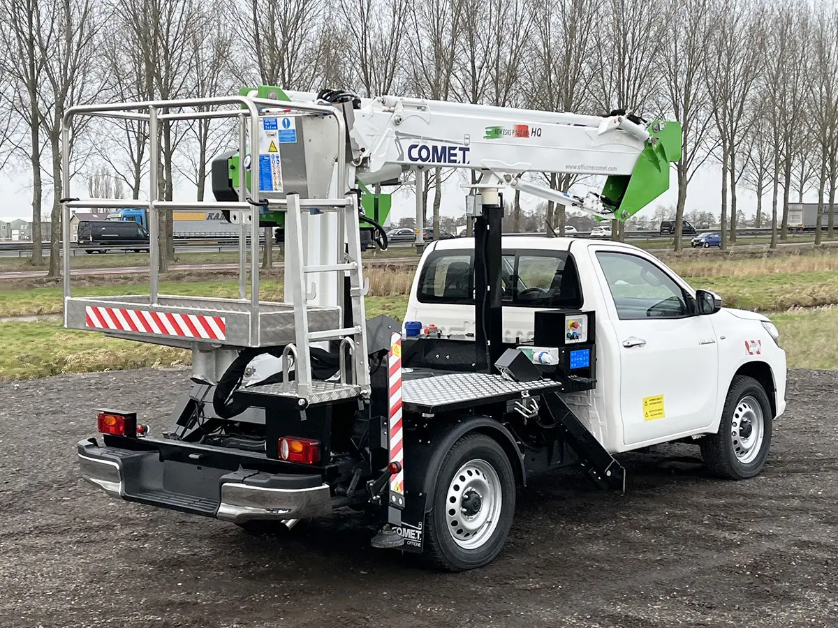 Toyota Hilux 2.4 DLX Pick-up nacelle 4x4 6