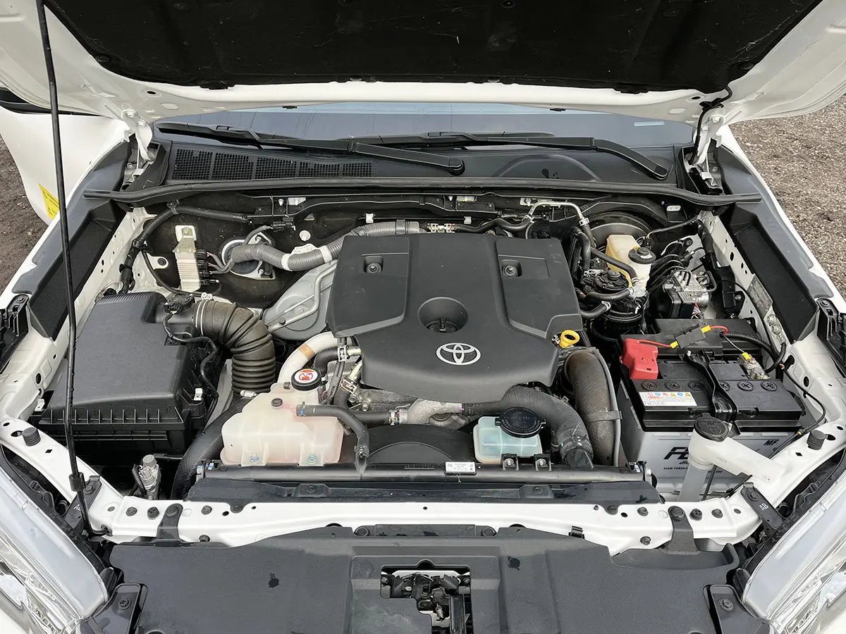 Toyota Hilux 2.4 DLX Pick-up nacelle 4x4 10