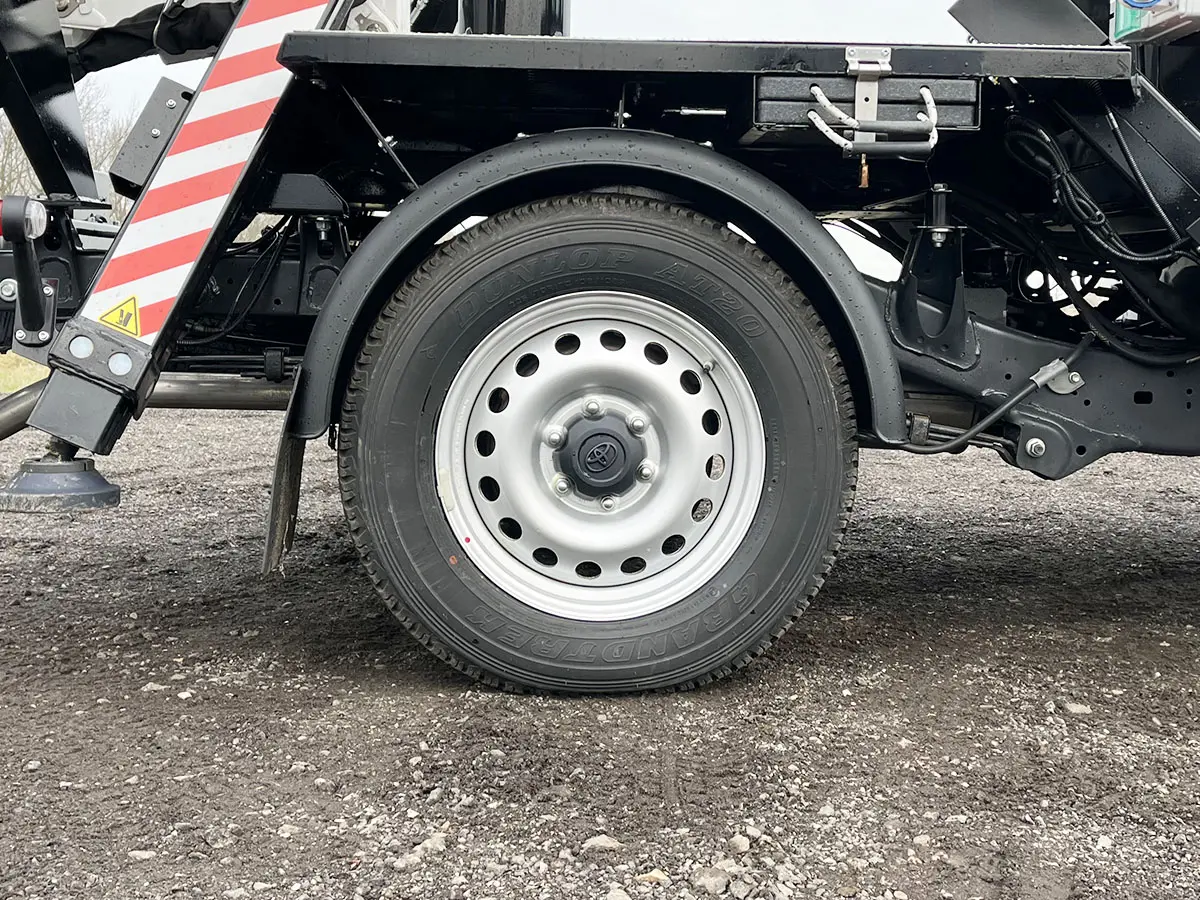 Toyota Hilux 2.4 DLX Pick-up nacelle 4x4 11