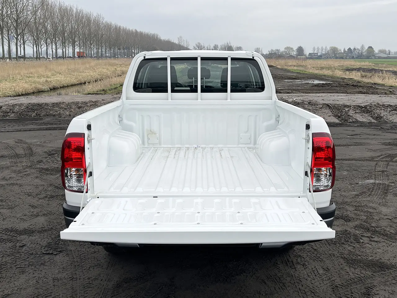 Toyota Hilux 2.4 GD6 Double Cab Pick-up 4x4 11