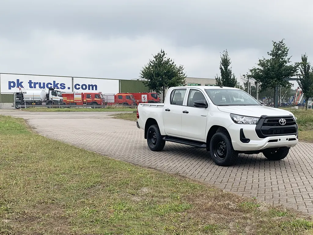 Toyota Hilux 2.4 GL 4x4 Double Cab Pick-up 4