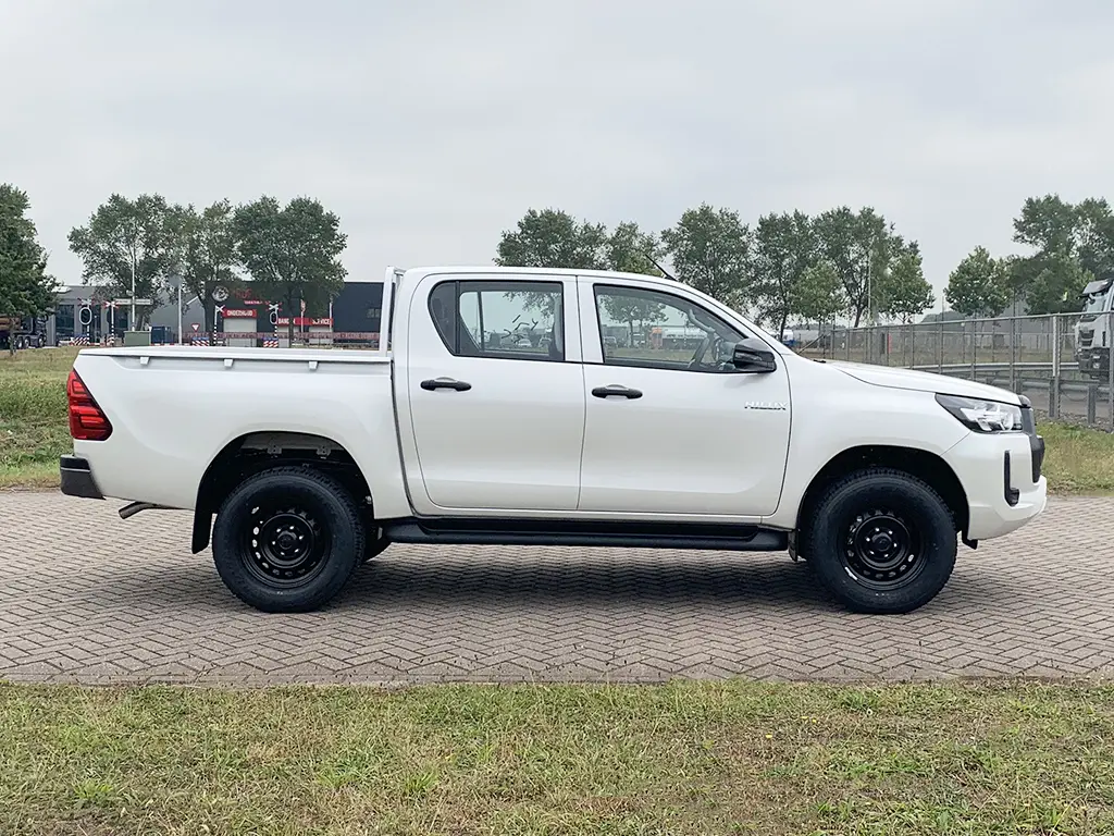 Toyota Hilux 2.4 GL 4x4 Double Cab Pick-up 5