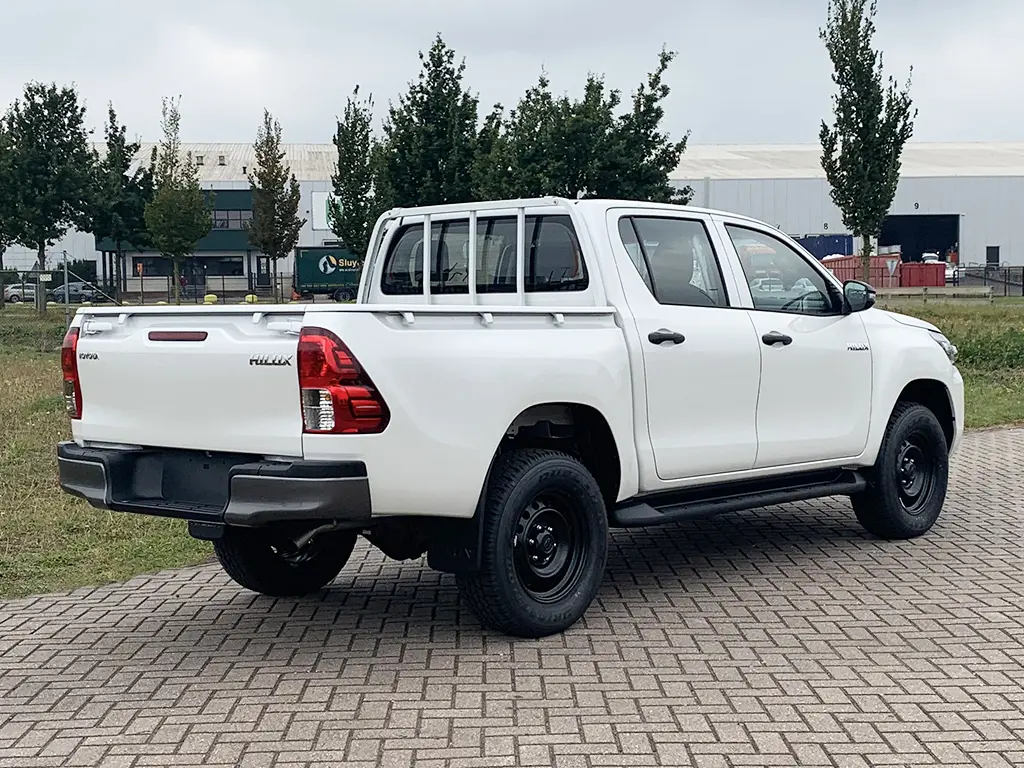 Toyota Hilux 2.4 GL 4x4 Double Cab Pick-up 6