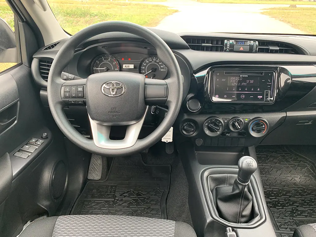 Toyota Hilux 2.4 GL Double Cab Pick-up 4x4 9