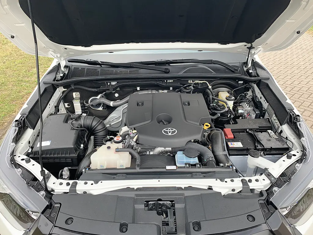 Toyota Hilux 2.4 GL 4x4 Double Cab Pick-up 13