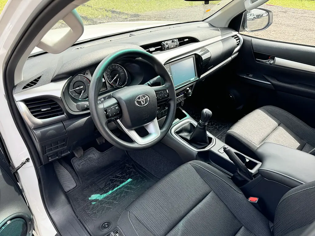 Toyota HiLux 2.4 GLX 4x4 Pick-up cabine double 8
