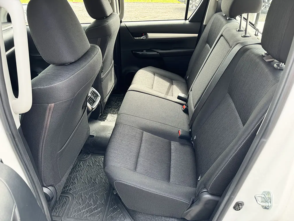 Toyota HiLux 2.4 GLX 4x4 Double Cab Pick-up 10