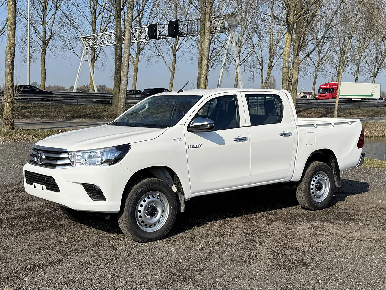 Toyota Hilux DLX 4x4 Double Cab Pick-up