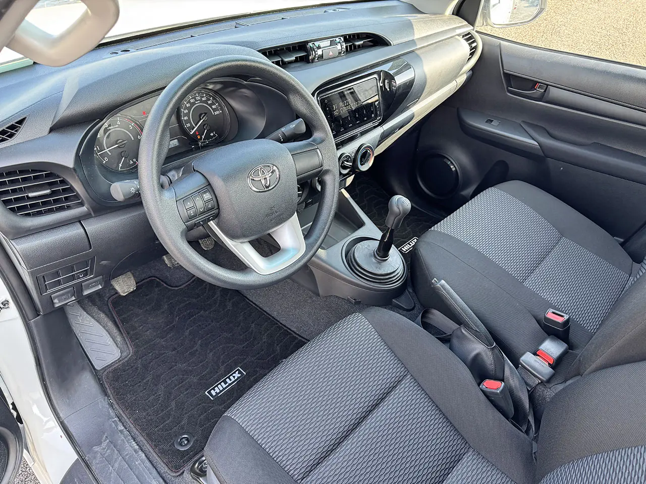 Toyota Hilux DLX 4x4 Double Cab Pick-up 3