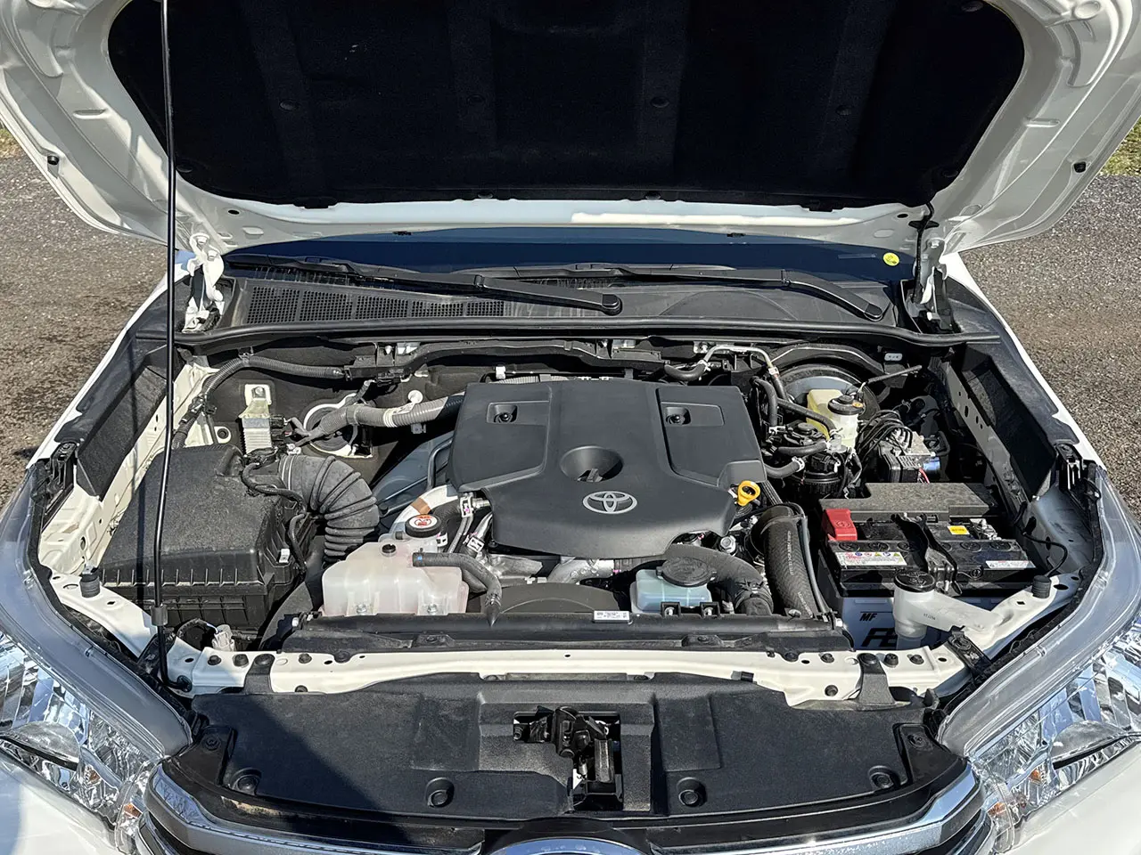 Toyota Hilux DLX 4x4 Double Cab Pick-up 13