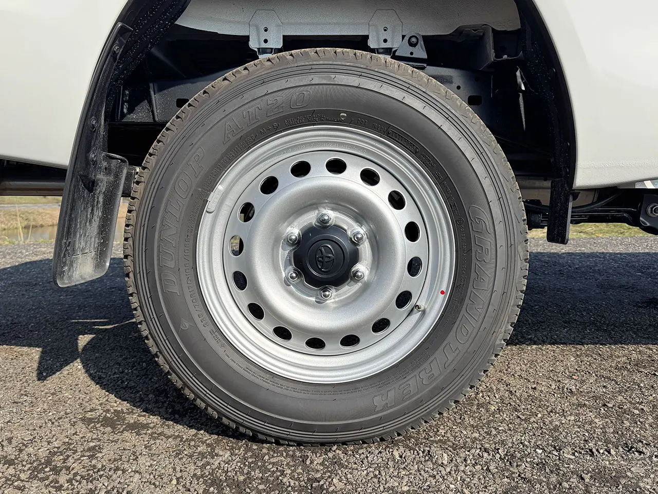 Toyota Hilux DLX 4x4 Double Cab Pick-up 14