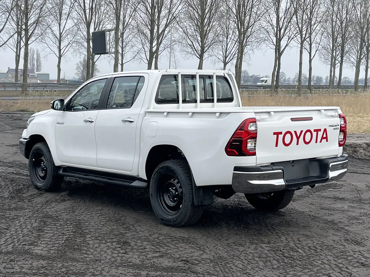 Toyota Hilux GLX T.DSL 4x4 Double Cab Pick-up 3