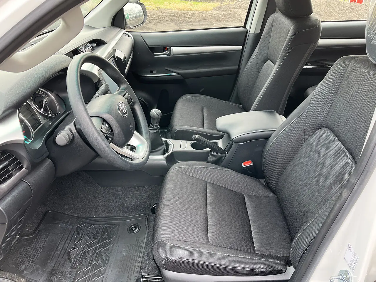 Toyota Hilux GLX T.DSL Double Cab Pick-up 4x4 7