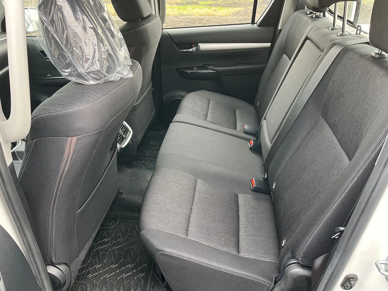 Toyota Hilux GLX T.DSL 4x4 Double Cab Pick-up 9