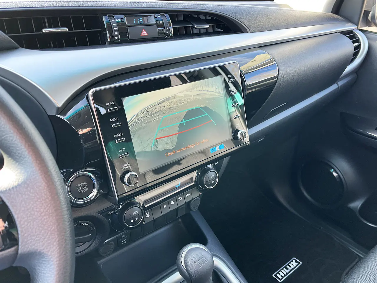 Toyota Hilux GLX T.DSL 4x4 Double Cab Pick-up 11