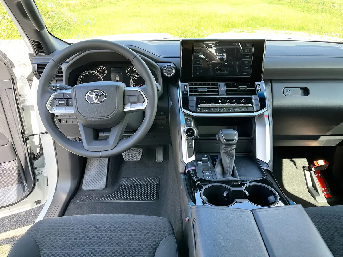 Toyota Land Cruiser 300 GX.R 4x4 Sports Utility Vehicle (SUV) 8