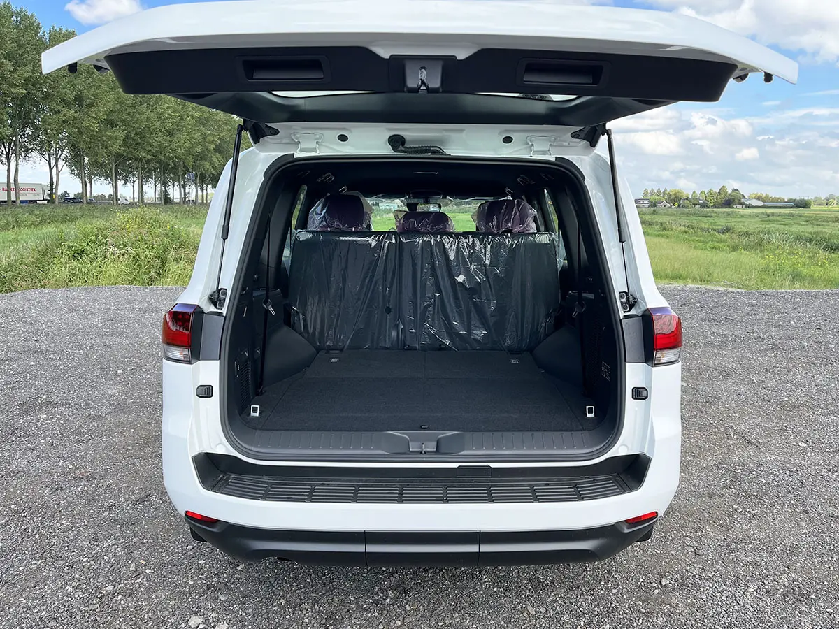 Toyota Land Cruiser 300 GX.R 4x4 Sports Utility Vehicle (SUV) 11