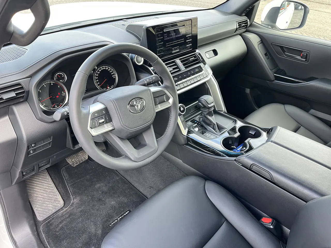 Toyota Land Cruiser 300 GX.R 4x4 Sports Utility Vehicle (SUV) 8