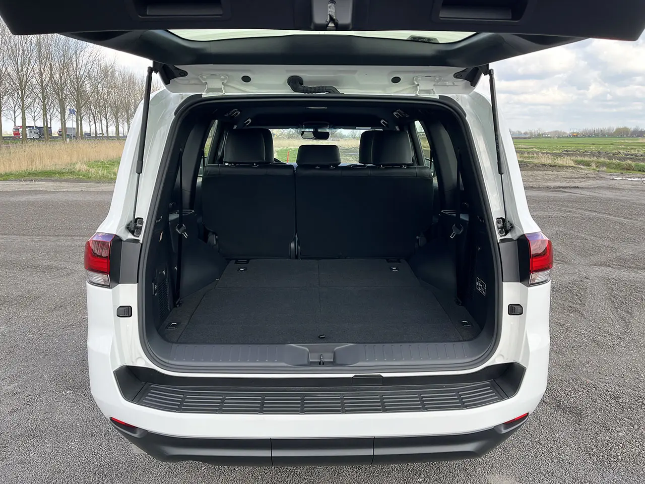 Toyota Land Cruiser 300 GX.R 4x4 Sports Utility Vehicle (SUV) 12