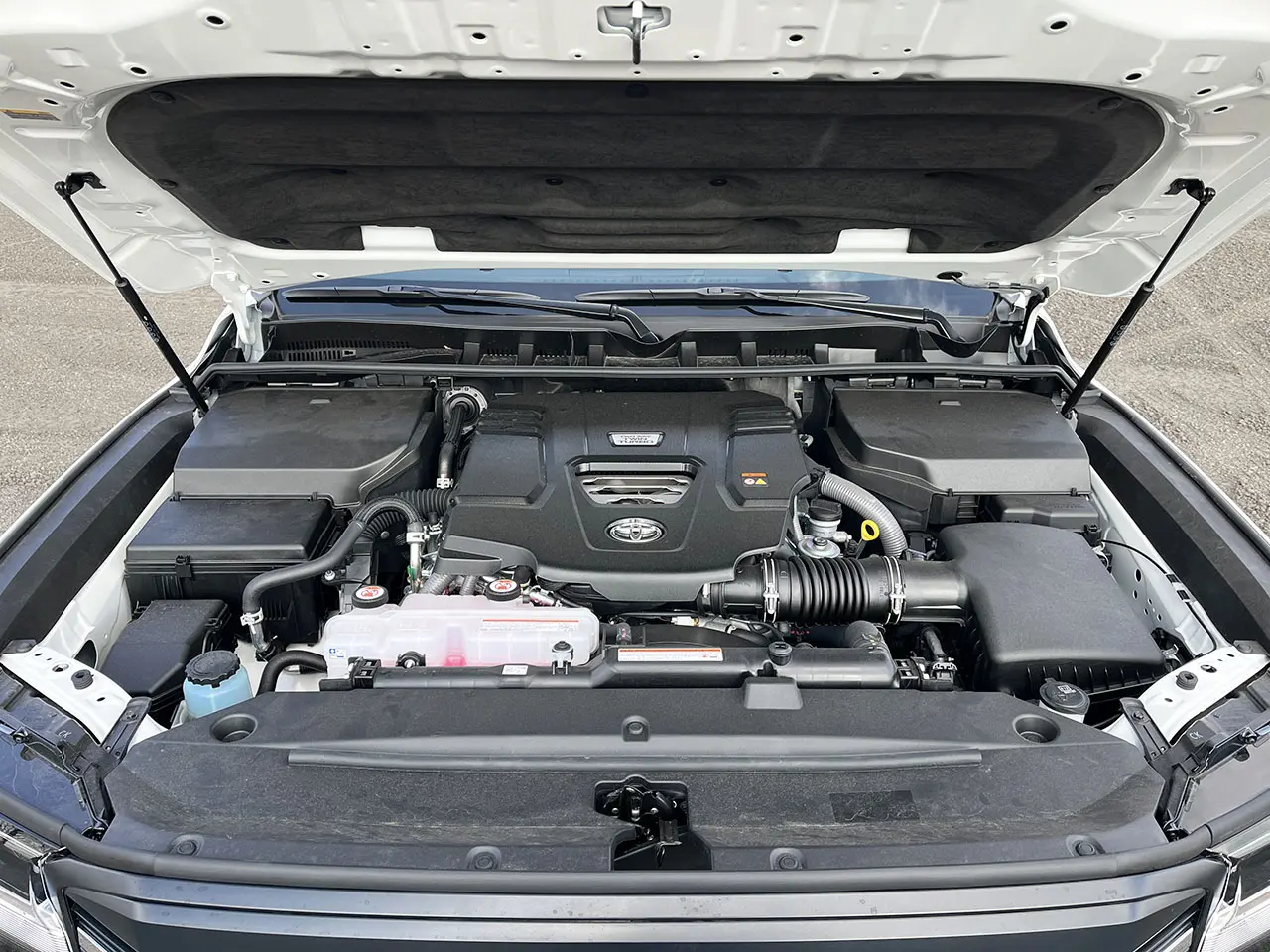 Toyota Land Cruiser 300 GX.R SUV (Véhicule Utilitaire Sport) 4x4 13
