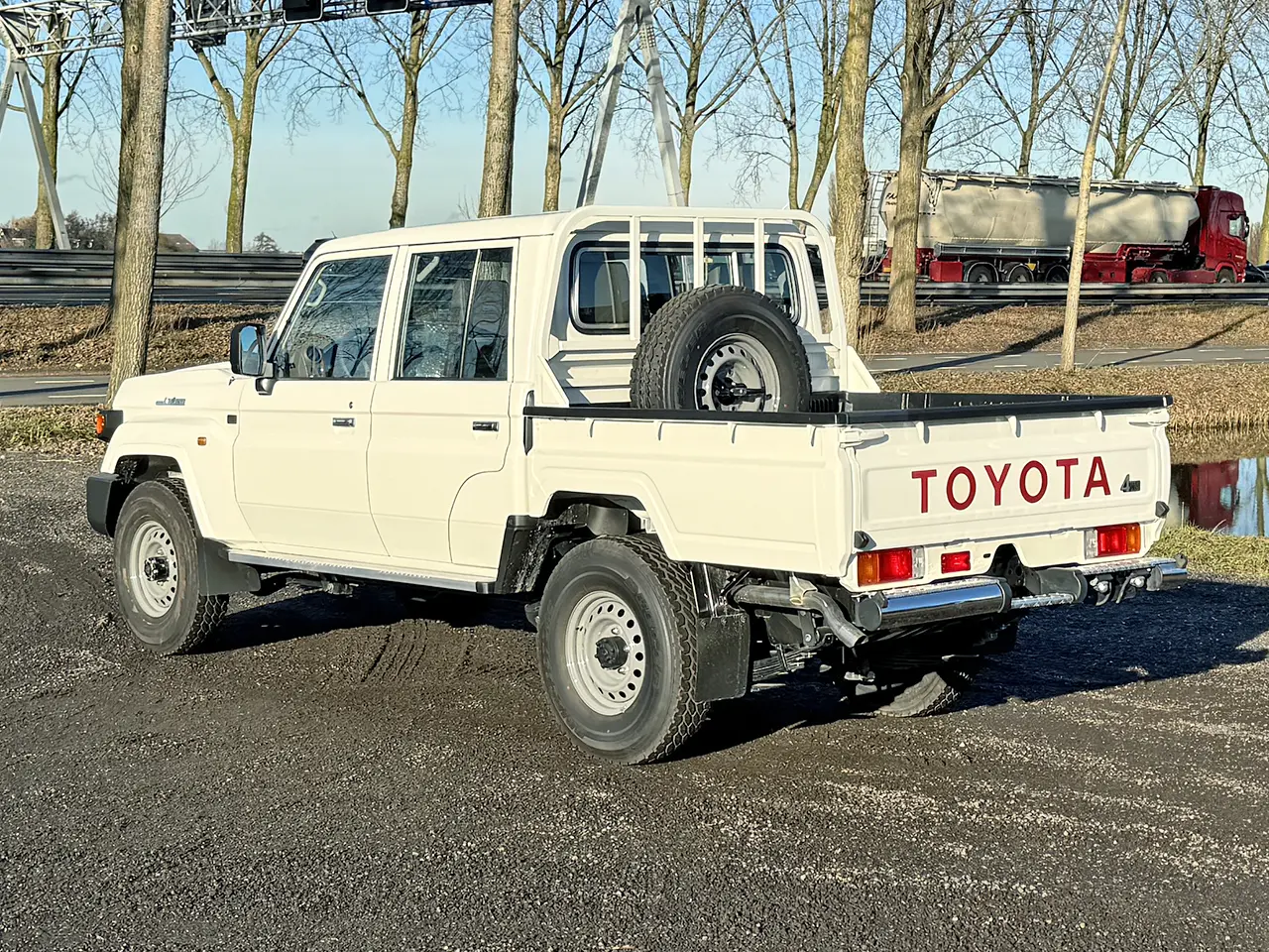 Toyota Land Cruiser GDJ79 4x4 Double Cab Pick-up 6