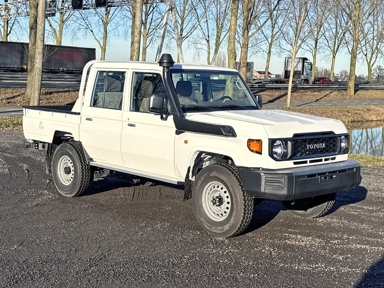 Toyota Land Cruiser GDJ79 4x4 Pick-up cabine double 8