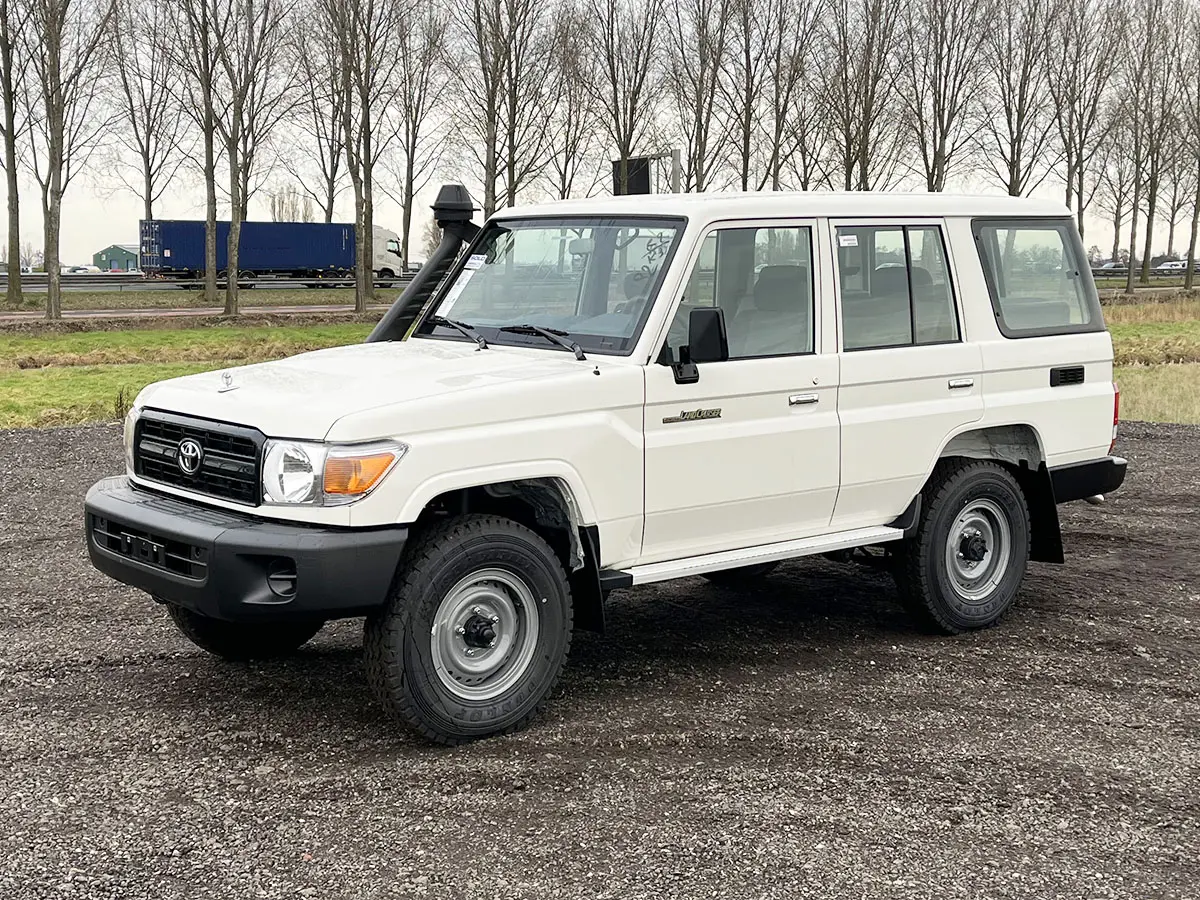 Toyota Land Cruiser HZJ76 SUV (Véhicule Utilitaire Sport) 4x4