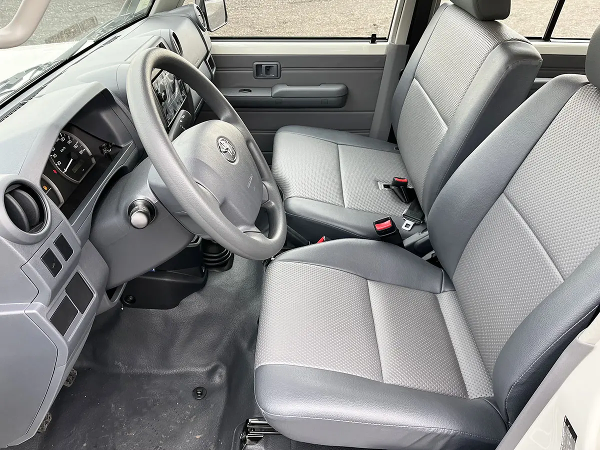 Toyota Land Cruiser HZJ76 4x4 SUV (Véhicule Utilitaire Sport) 7