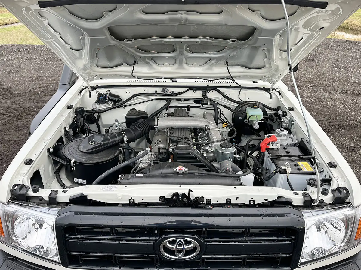 Toyota Land Cruiser HZJ76 4x4 SUV (Véhicule Utilitaire Sport) 13